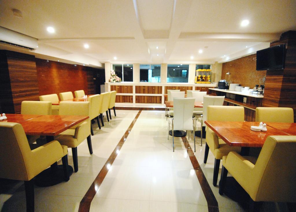 Grand Kasira Hotel Jakarta Exterior foto
