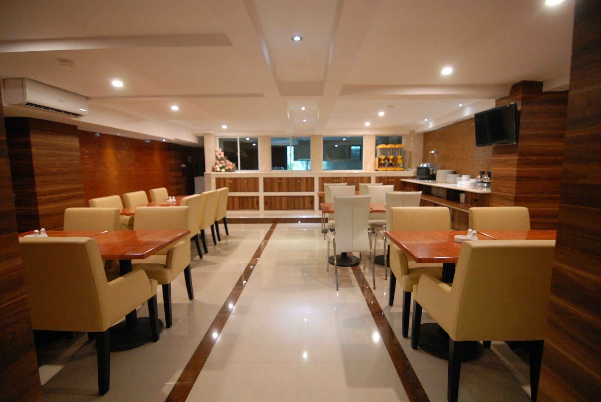 Grand Kasira Hotel Jakarta Exterior foto